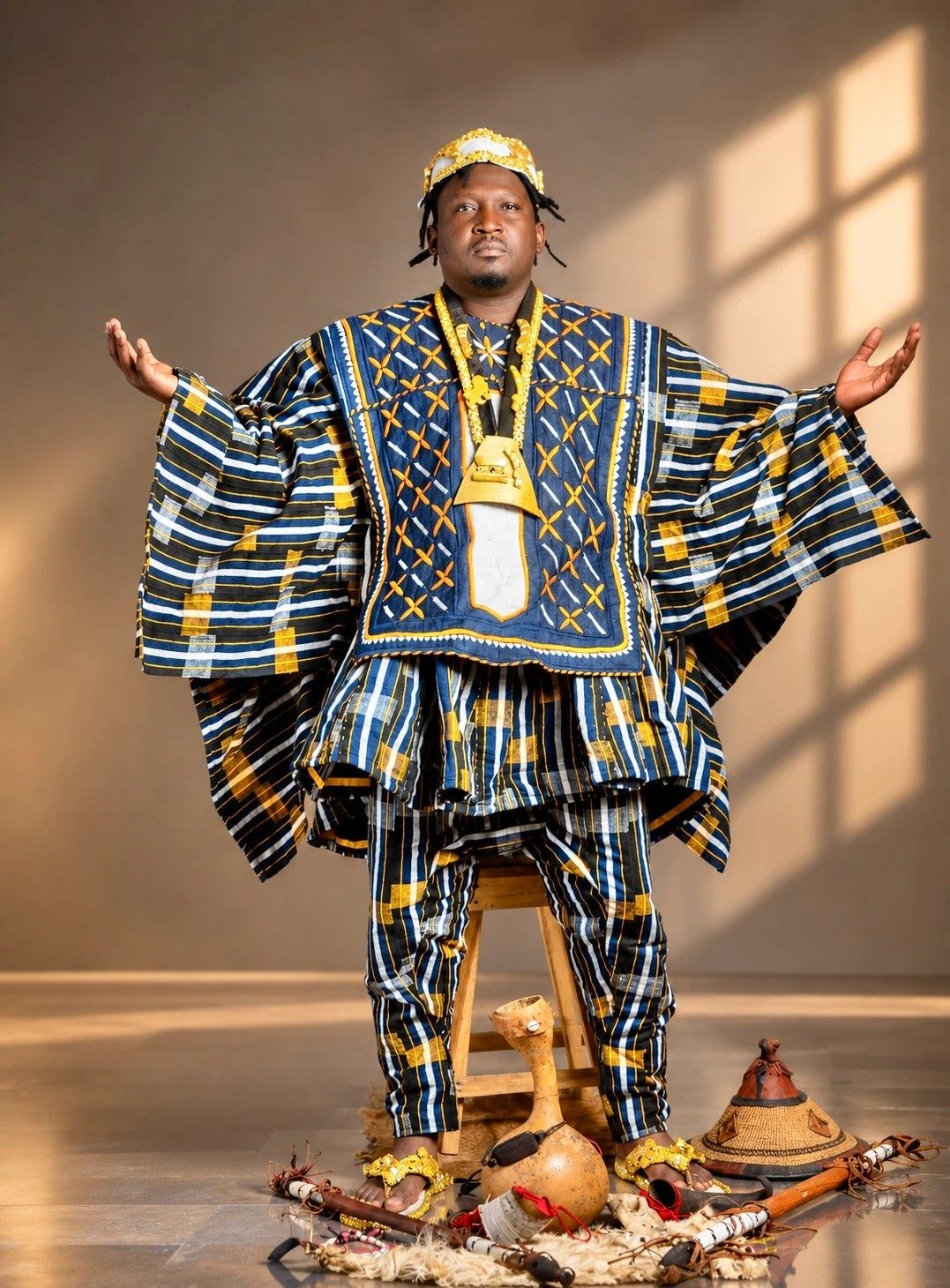 SULTAN ALJAMA en grand boubou traditionnel